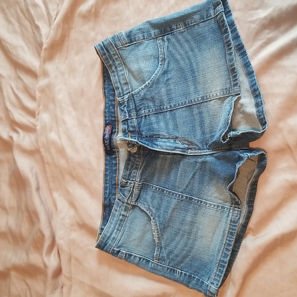 Denim short-shorts w/ 4 pockes